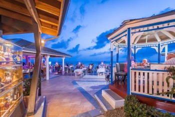 Indoor & Outdoor Bar in the Cayman Islands - The Wharf