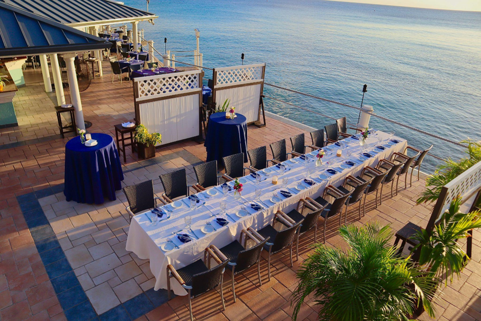 Where to Eat in Grand Cayman in December? Best Waterfront Restaurants & Holiday Dining Spots