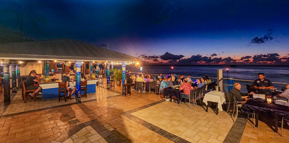Where Do Tourists Eat in Grand Cayman? Top Picks for 2026