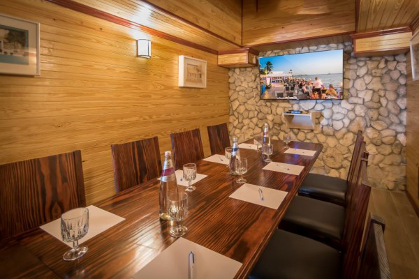 5 Things to Consider When Choosing a Venue for Your Next Corporate Meeting in Grand Cayman