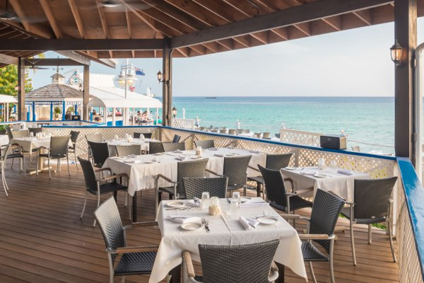 Splendid Upper Deck Dining in Cayman