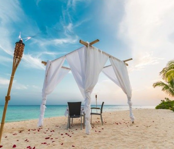 Romantic Seaside Dinner in the Cayman Islands