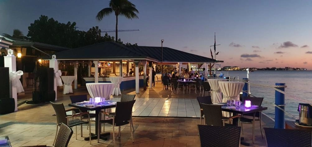 Indoor & Outdoor Bar